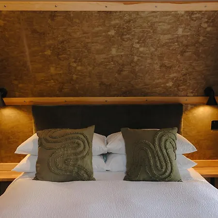 Lodge Hewn Yorkshire - The Quarry *