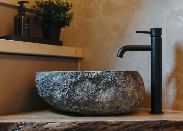 Lodge Hewn Yorkshire - The Quarry *